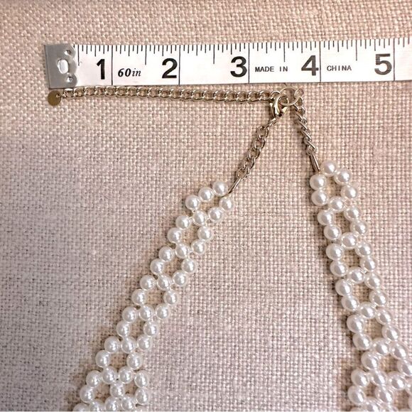NWOT Faux Pearl Collar Bib Necklace - Picture 4 of 6